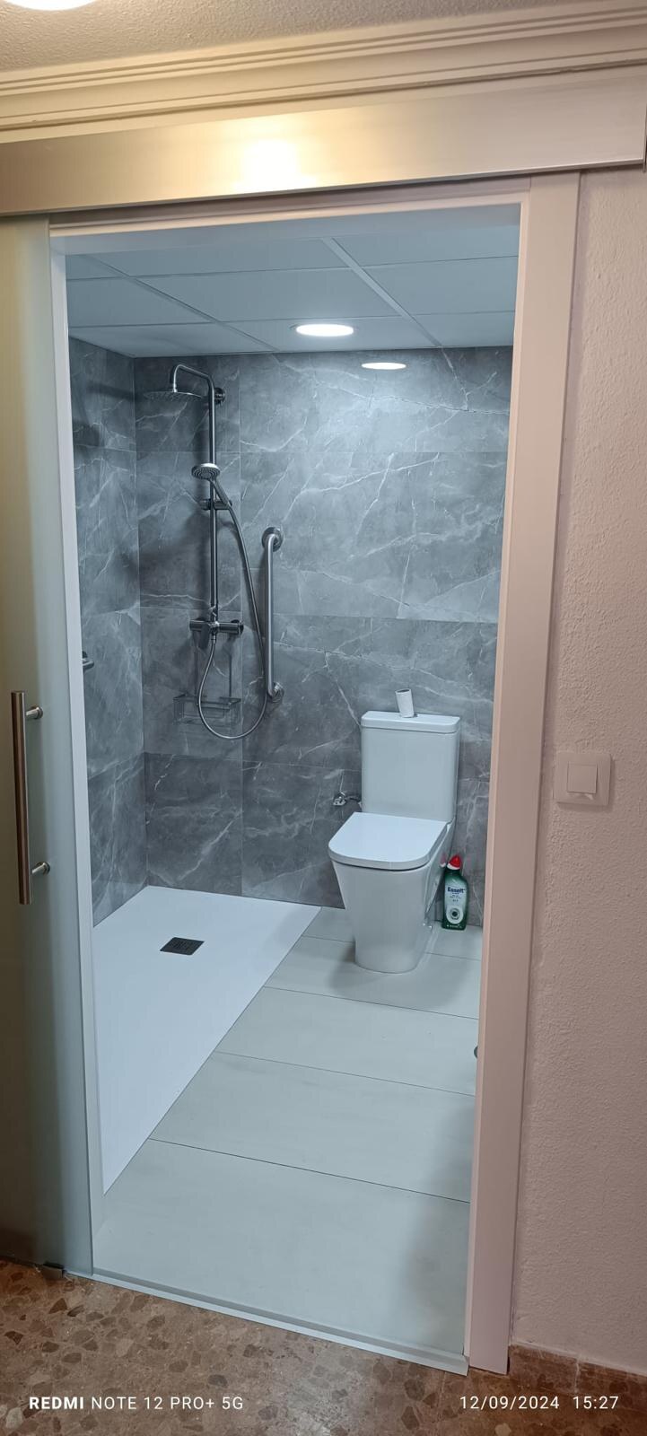 Baño reformado — Osaka Building