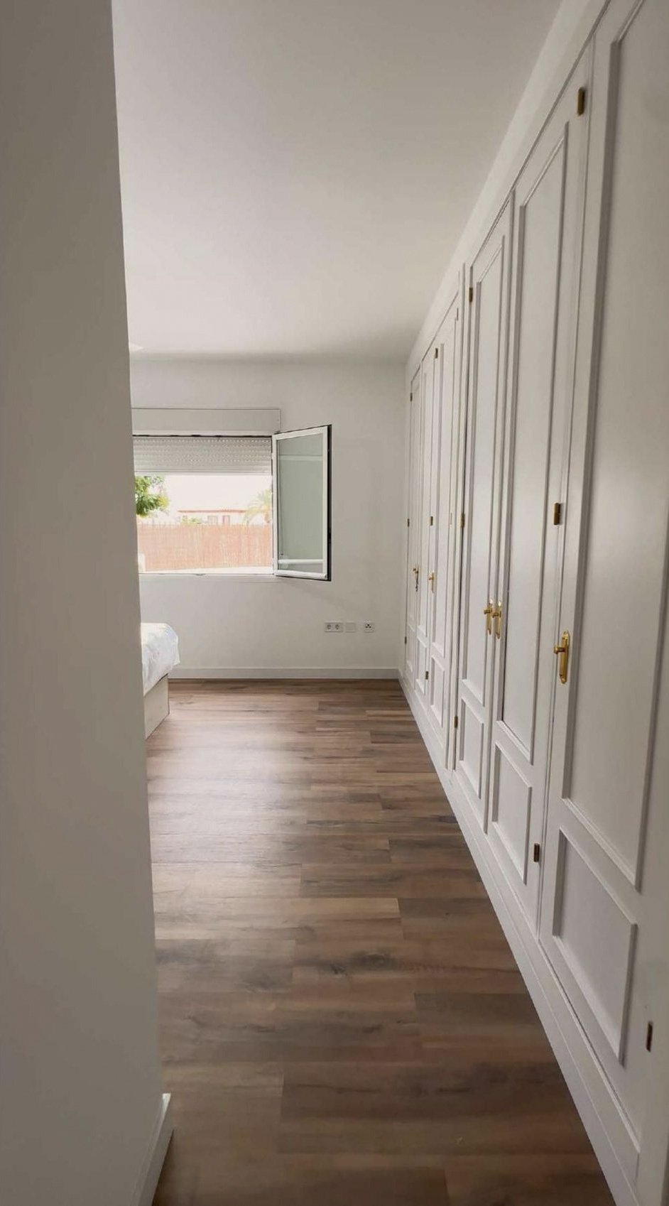 Dormitorio con armarios a medida — Osaka Building